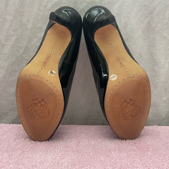 Vince Camuto Black Heels - Picture 4 of 6